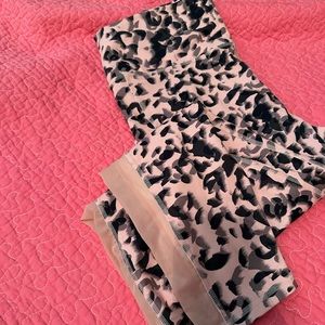 Women’s pink leopard Fabletics leggings